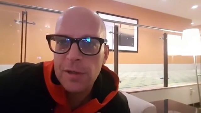 Свобода сотрудников в холакратии. Андрей Станченко об общении с Брайаном Робертсоном / FASTFORWARD смотреть онлайн