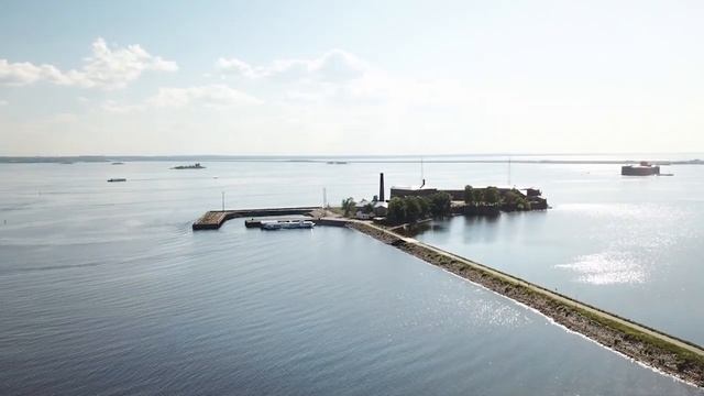 Церемония спуска на воду катамарана «Форт Кроншлот» на Средне-Невском судостроительном заводе смотреть онлайн