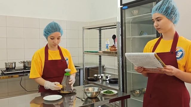 Как сделать пельмени в горшочке? КООП КУХНЯ Выпуск 3 смотреть онлайн