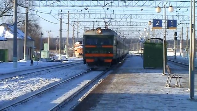 Электропоезд ЭР2Т-7147 станция Гагарин смотреть онлайн