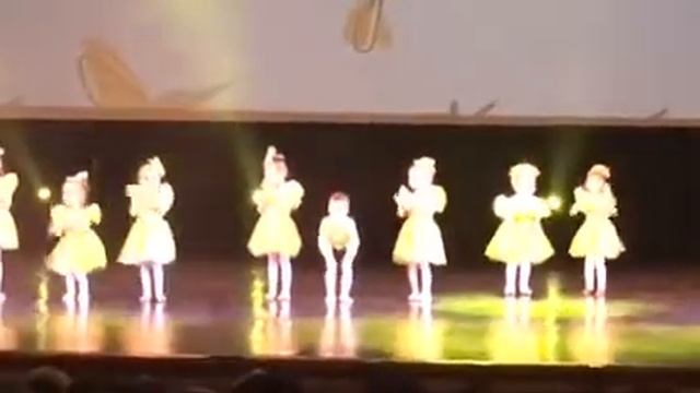 Колибри. Театр танца. Выступление. Самые маленькие колибрята. смотреть онлайн