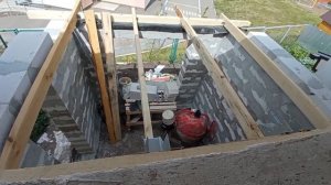 Установка мауэрлата, стропил и чернового потолка на отапливаемый пристрой из газобетона. Часть 4.