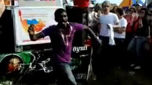 Funny Indian Dance - прикол Индийский танец очень смешно смотреть онлайн