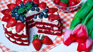 ТОРТ красный бархат НА 8 МАРТА. Красный бархат с клубникой и сливочно-творожным кремом внутри.