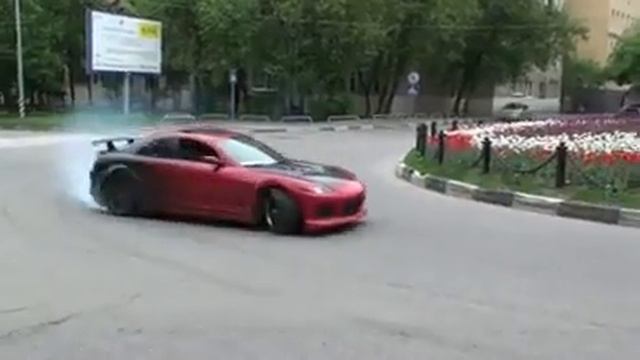 Mazda RX-8. Дрифт вокруг кольца. смотреть онлайн