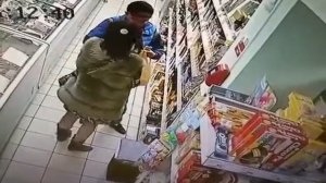 Как в Пятерочке воруют...А продавцы за это платят..