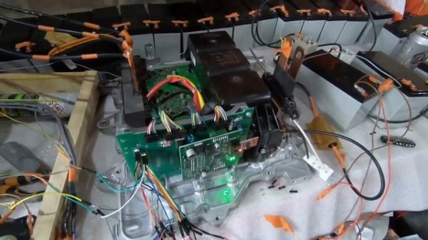 Building an Electric Car - EV Parts - Nissan Leaf Motor running on open source inverter logic board