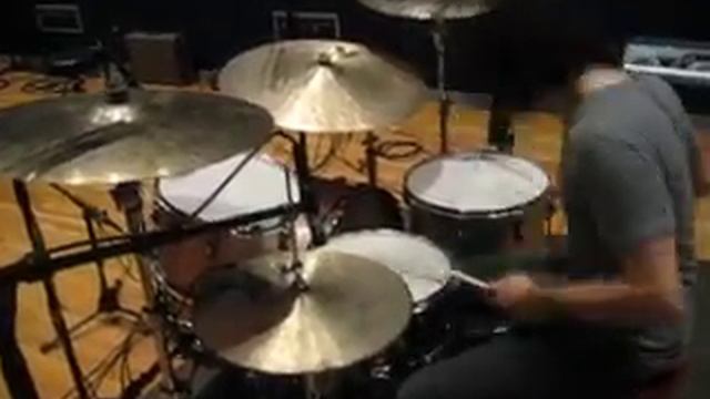 Ilan Rubin 'Live in Fear' drums смотреть онлайн