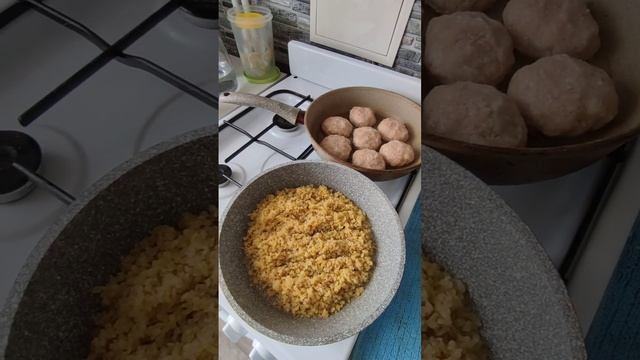 Готовимся воскресный обед? Булгур с овощами и котлеты.mp4 смотреть онлайн