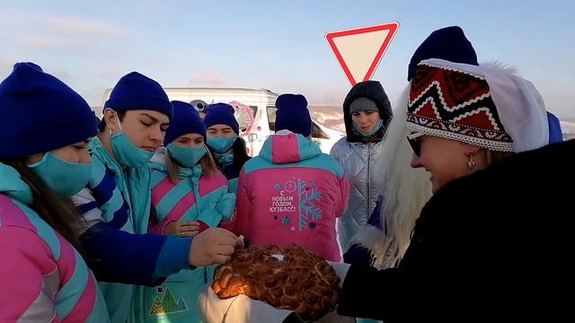 Встречаем гостей хлебом-солью смотреть онлайн