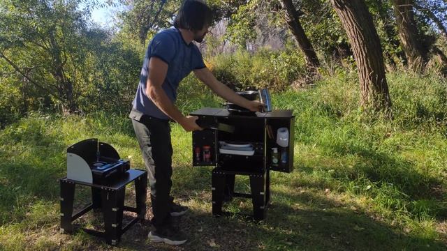 Установка. "Chuck box" с дополнительным столиком // Сamping kitchen installation. смотреть онлайн