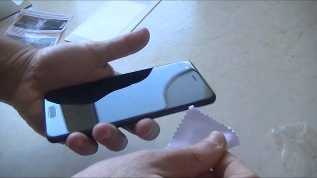 Как наклеить защитное стекло на смартфон или айфон? Замена защитного стекла на телефоне. смотреть онлайн