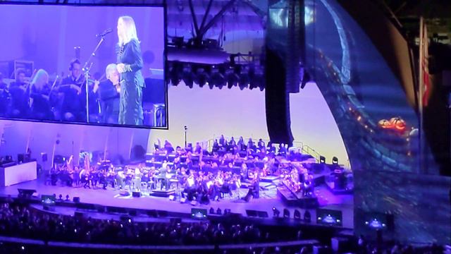 Catherine O'Hara sings "Sally's Song" during The Nightmare Before Christmas in concert 2023 смотреть онлайн