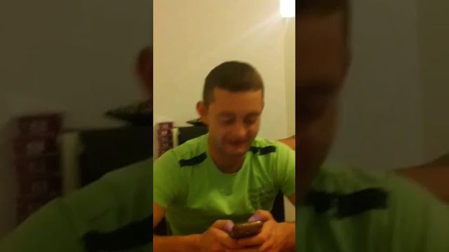 Под гитару за столом смотреть онлайн