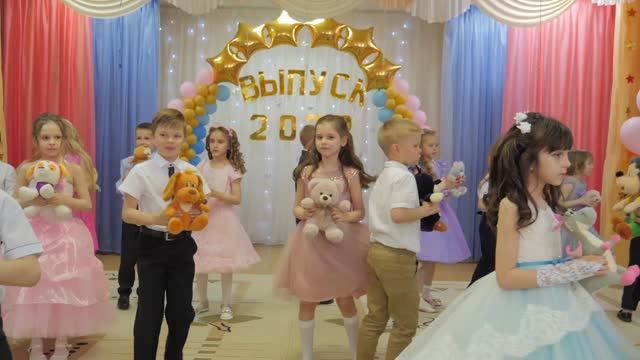 Танец с игрушками.mp4 смотреть онлайн