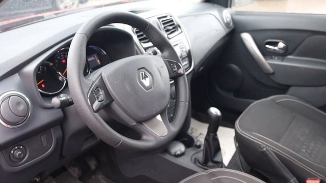 Renault Sandero красный смотреть онлайн