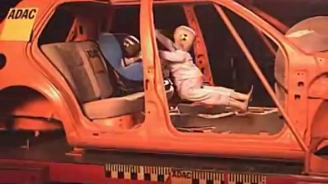 Car Seat Crash Test - Kiddicare смотреть онлайн
