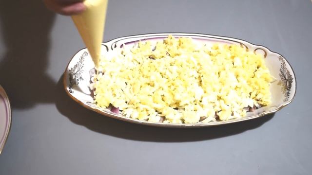 САЛАТ // НЕОБЫЧНЫЙ // С СЕЛЬДЬЮ // ОЧЕНЬ ВКУСНО // ПРАЗДНИЧНЫЙ // смотреть онлайн