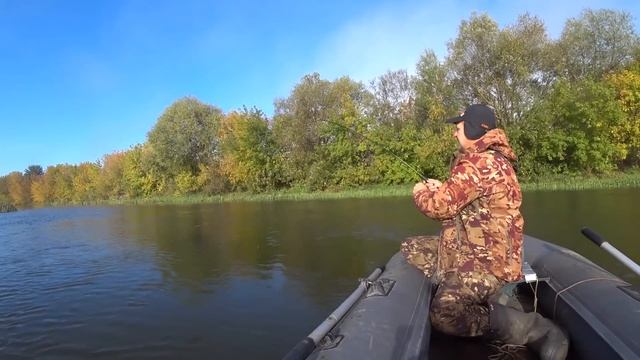 И снова бонус на крючке.Рыбалка на Оке с ночёвкой в разлив. смотреть онлайн
