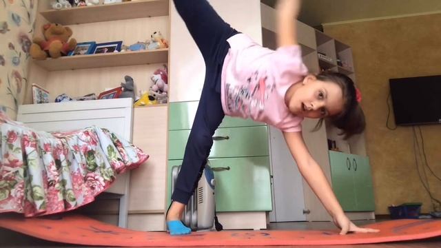 ЙОГА ЧЕЛЛЕНДЖ С ЖИВОТНЫМИ??|Kristi_Sweet смотреть онлайн