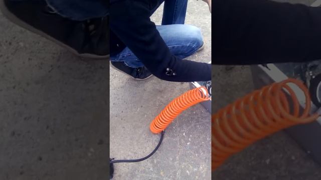Чистим компьютер своим автомобилем ))) смотреть онлайн