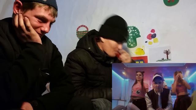 ДЕРЕВЕНСКИЙ ПАРЕНЬ смотрит: УСПЕШНАЯ ГРУППА - ПОКЕБОЛ смотреть онлайн