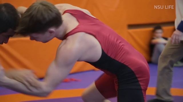 Короче, подкачаемся. Соревнования НГУ по греко-римской борьбе смотреть онлайн