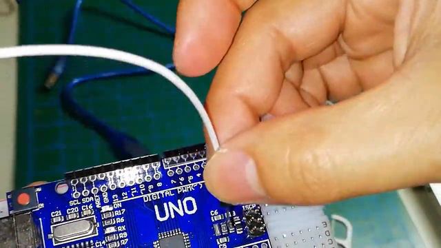 Arduino Uno: Ultrasonic Sensor HC-SR04 смотреть онлайн