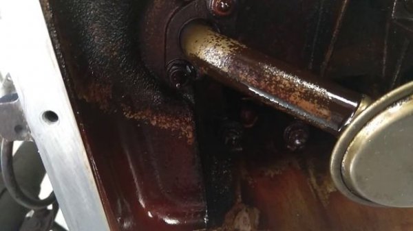 Моторное масло Eneos 5w30, полусинт. после 4-х лет на ДВС 2NZFE при замене через каждые 5000 км.