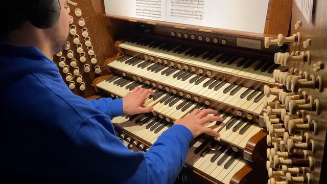 Frank Bridge | Adagio in E - James Orford plays the Grand Organ of Westminster Cathedral, London смотреть онлайн