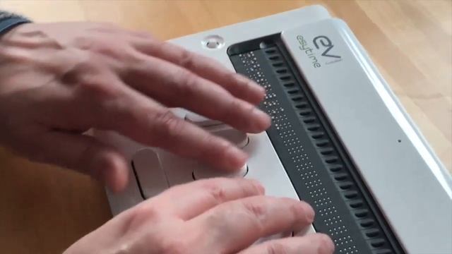 Présentation Bloc-Note Braille Esytime EvoLution Par Antonio Un Ordinateur Portable Ultra Compact смотреть онлайн