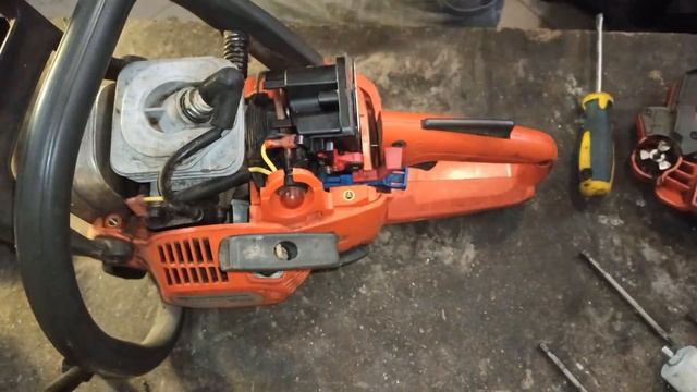 236 Husqvarna глохнет бензопила, не заводится. 236, 240 Хускварна, замена сцепления, звёздочки. смотреть онлайн