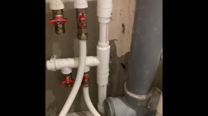 Тёплые полы,полотенцесушка от стояка горячей воды.