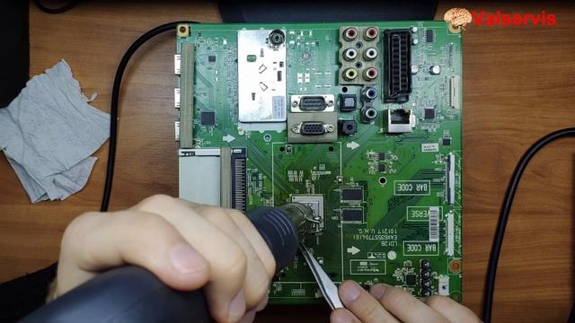 Замена процессора в телевизоре LG, реболлинг шаров под микроскопом! смотреть онлайн