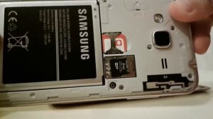 как вставить карту памяти в телефон