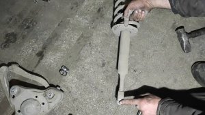 Замена передних амортизаторов — Audi A4 Replacing the front shock absorbers   Audi A4