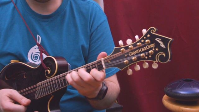 When you like Ichika Nito but play mandolin смотреть онлайн