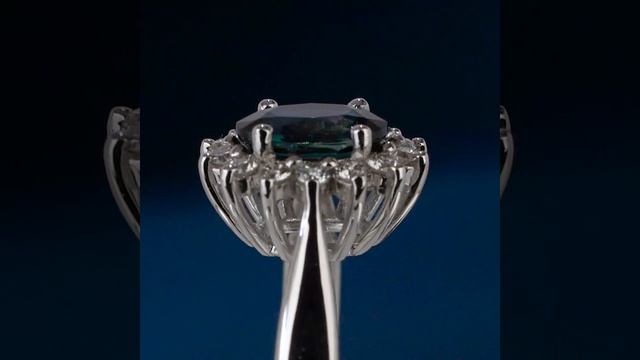 Платиновое кольцо с бриллиантами и сапфиром от Platinum Lab. Артикул: ПК-038С-01 смотреть онлайн