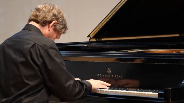 Vytautas Smetona plays Chopin Mazurka in F minor, Opus 7, Number 3 смотреть онлайн