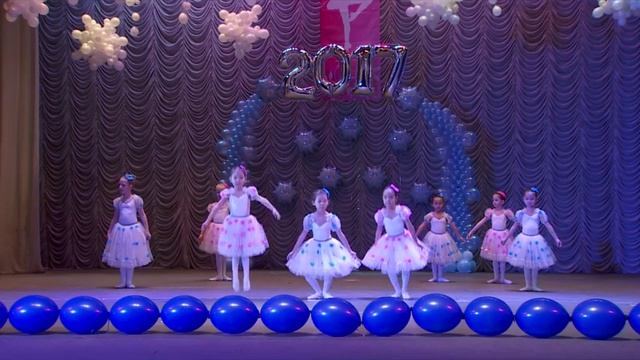 Танец "Цветочки" Педагог Бердиярова Айдын, детский балет "Entree" смотреть онлайн