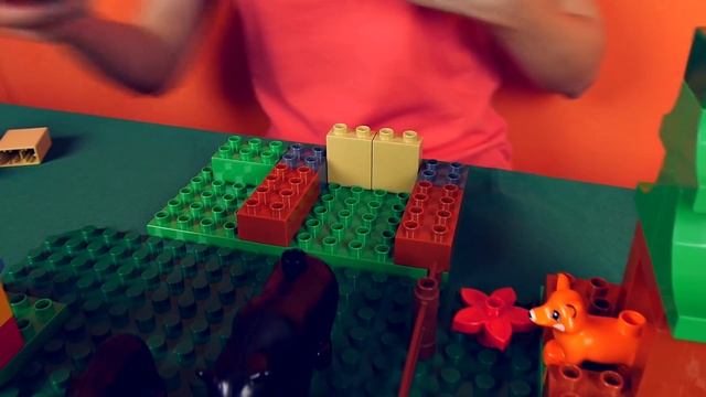 Собираем конструктор Lego - Заповедник с животными. Видео для детей. Lego Duplo Forest Park 10584 смотреть онлайн
