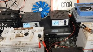 ROCKET 45 Ah, Одна из банок кипит от нагрузочной вилки. Низкая плотность  в  банке. Десульфатация.