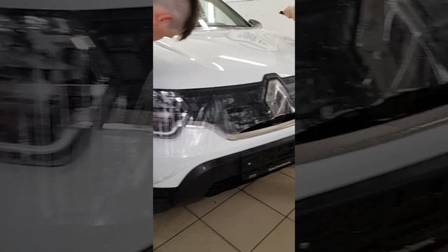 Renault Duster - забронировали капот и крылья антигравийной виниловой пленкой. смотреть онлайн