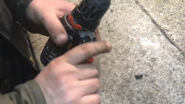 Шуруповерт Дніпро М полетів з висоти розборка-зборка корпусу смотреть онлайн