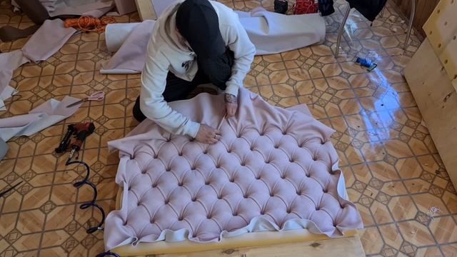 Изголовье кровати в каретной стяжке своими руками. Делаем кровать своими руками. Кровать DIY смотреть онлайн