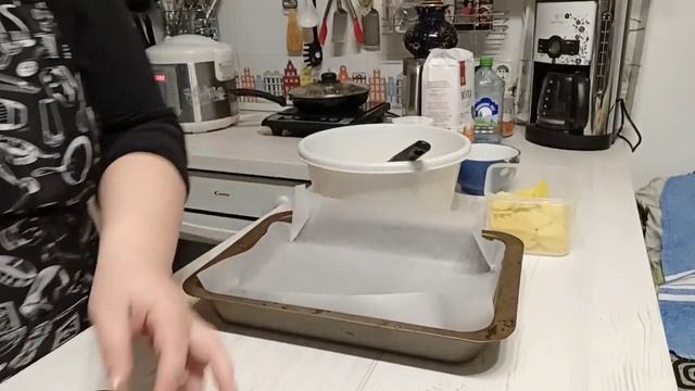 Готовим вместе: куриный суп и наливной пирог...Два! С кабачками и с картошкой и курицей. смотреть онлайн