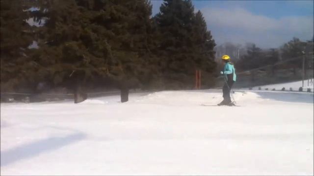 Настя катается на горных лыжах. смотреть онлайн
