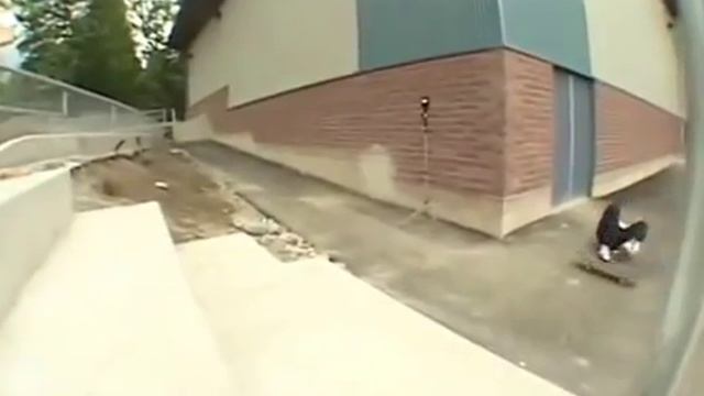 Жесткие падения и травмы скейтеров Cruel traumas of scaters смотреть онлайн