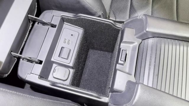 Обшивка самоклеющимся карпетом в бардачок / подлокотник / переднюю нишу Mazda 6 GJ 2018- смотреть онлайн