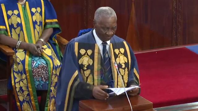 Maspika wastaafu watatu wakabidhiwa majoho, Mama Sitta aangua kilio akipokea joho la mzee Sitta смотреть онлайн